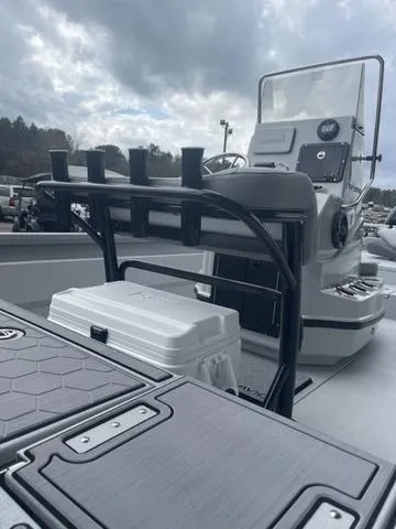 Slide: The Image of Avid 21 Mag 2024 - 9