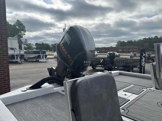 Slide: The Image of Avid 21 FSX 2025 - 10