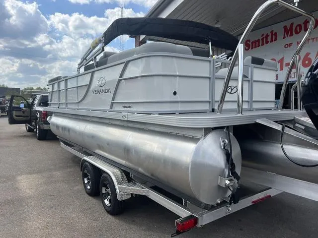 Slide: The Image of Veranda VR22RC Deluxe Tri-Toon 2024 - 11