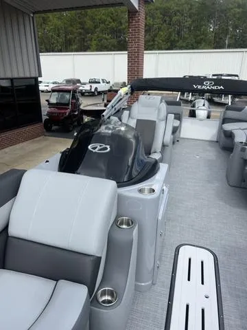 Slide: The Image of Veranda VR22RC Deluxe Tri-Toon 2024 - 15