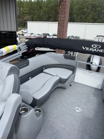 Slide: The Image of Veranda VR22RC Deluxe Tri-Toon 2024 - 18