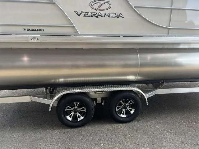 Slide: The Image of Veranda VR22RC Deluxe Tri-Toon 2024 - 7