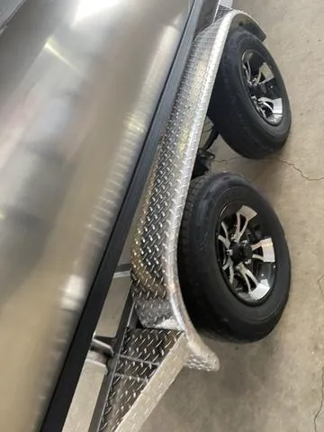 Slide: The Image of Veranda VISTA22RC Tri-Toon 2025 - 13