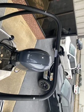 Slide: The Image of Veranda VISTA22RC Tri-Toon 2025 - 20