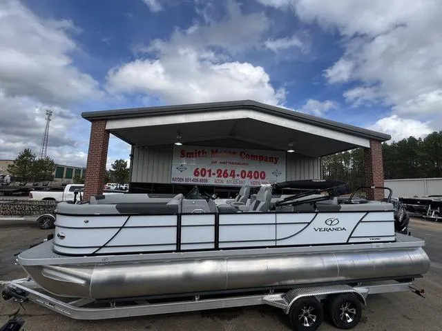 The Image of Veranda VR25RC Tri-Toon 2025 - 1