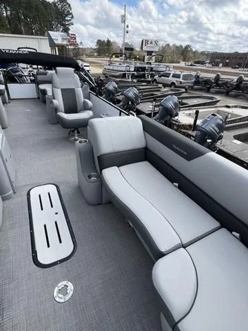 Slide: The Image of Veranda VR25RC Tri-Toon 2025 - 12