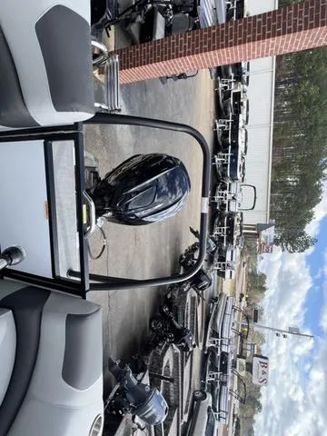 Slide: The Image of Veranda VR25RC Tri-Toon 2025 - 18