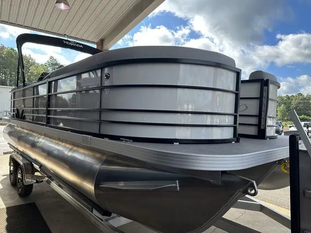 Slide: The Image of Veranda VISTA22RC Tri-Toon 2024 - 16