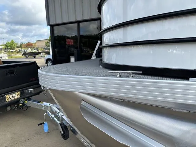 Slide: The Image of Veranda VISTA22RC Tri-Toon 2024 - 21