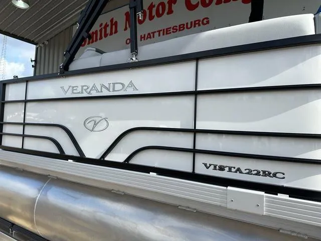 Slide: The Image of Veranda VISTA22RC Tri-Toon 2024 - 22