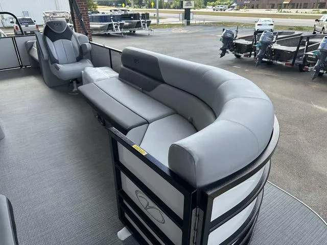 Slide: The Image of Veranda VISTA22RC Tri-Toon 2024 - 3