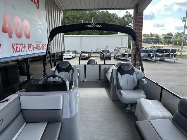 Slide: The Image of Veranda VISTA22RC Tri-Toon 2024 - 5