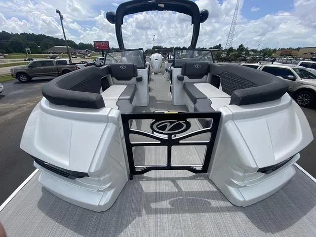 Slide: The Image of Veranda V One 2024 - 27