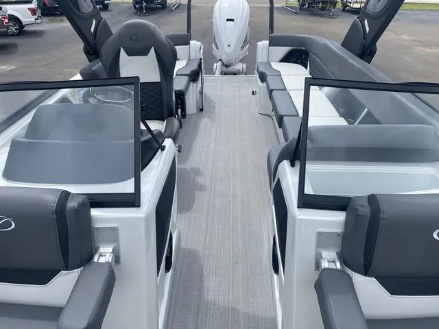 Slide: The Image of Veranda V One 2024 - 32