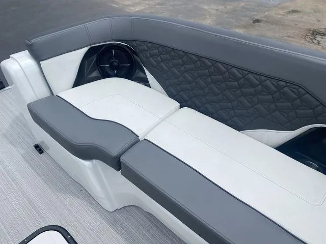 Slide: The Image of Veranda V One 2024 - 33