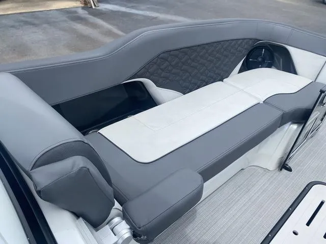 Slide: The Image of Veranda V One 2024 - 34