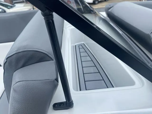 Slide: The Image of Veranda V One 2024 - 35