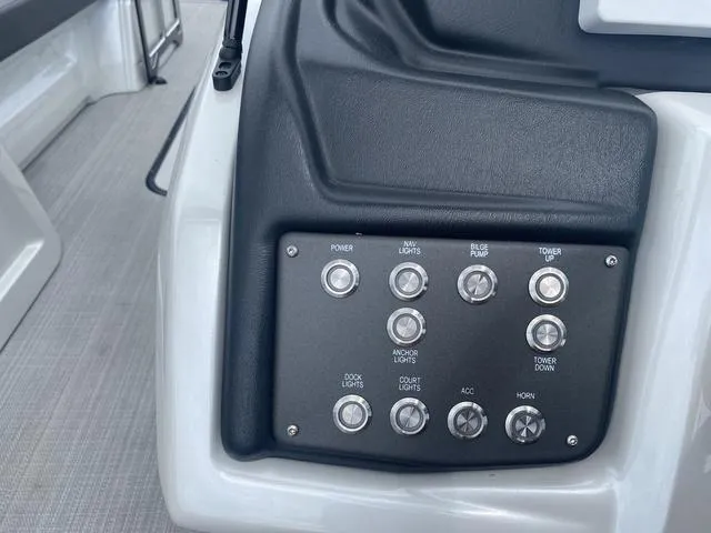 Slide: The Image of Veranda V One 2024 - 40