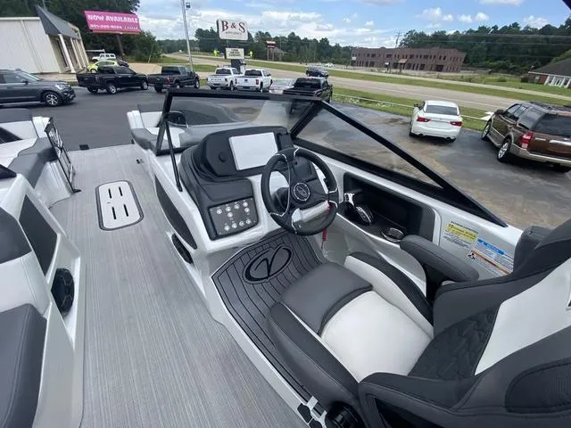 Slide: The Image of Veranda V One 2024 - 42