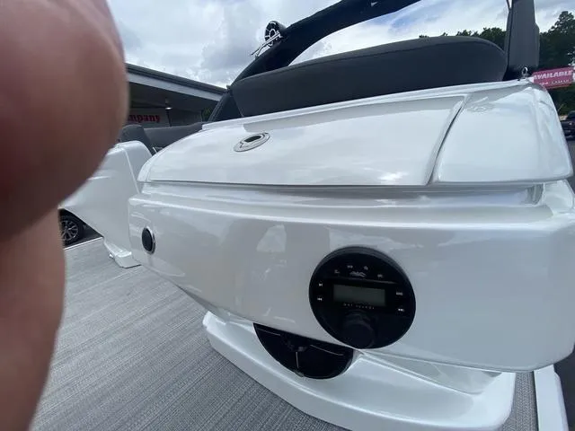 Slide: The Image of Veranda V One 2024 - 48