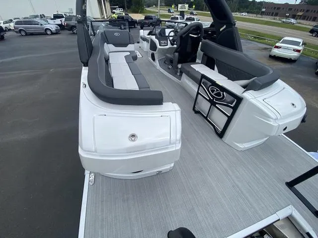 Slide: The Image of Veranda V One 2024 - 52