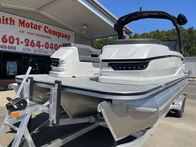 Slide: The Image of Veranda V One 2024 - 57