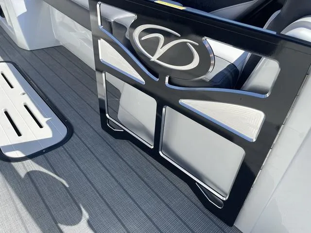 Slide: The Image of Veranda V One 2024 - 64