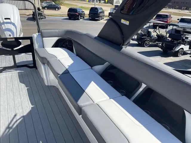 Slide: The Image of Veranda V One 2024 - 72