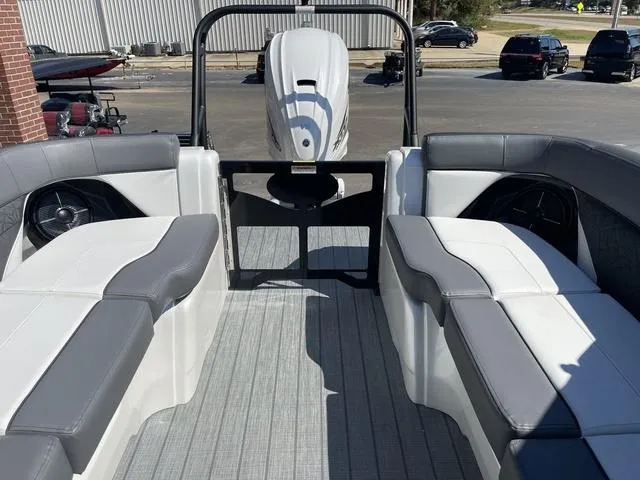 Slide: The Image of Veranda V One 2024 - 79