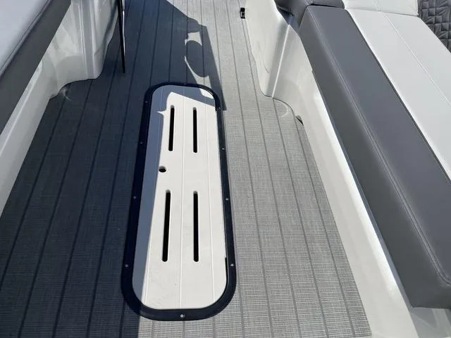 Slide: The Image of Veranda V One 2024 - 80