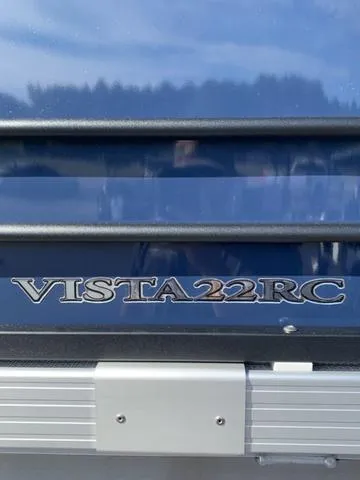 Slide: The Image of Veranda VISTA22RC Tri-Toon 2025 - 14