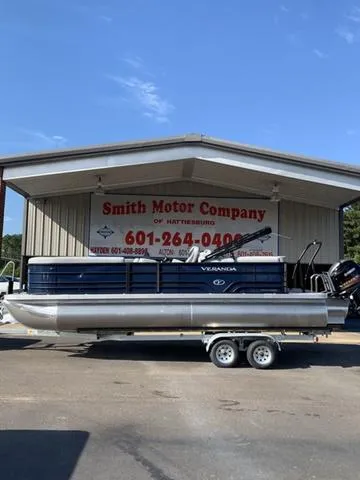 Slide: The Image of Veranda VISTA22RC Tri-Toon 2025 - 24