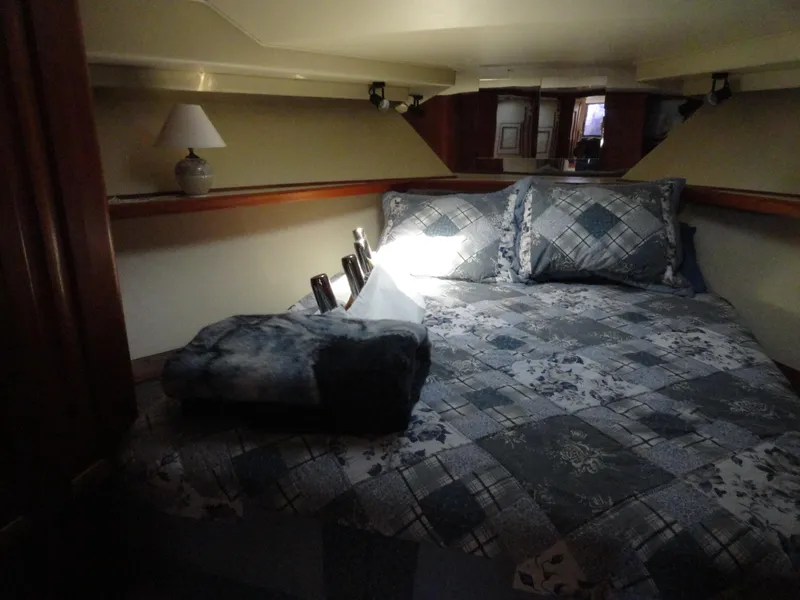 Slide: The Image of Interior of a 1989 Viking 41 Sportfish Convertible yacht. - 12