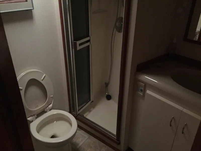 Slide: The Image of Bathroom in 1989 Viking 41 Sportfish Convertible boat. - 21