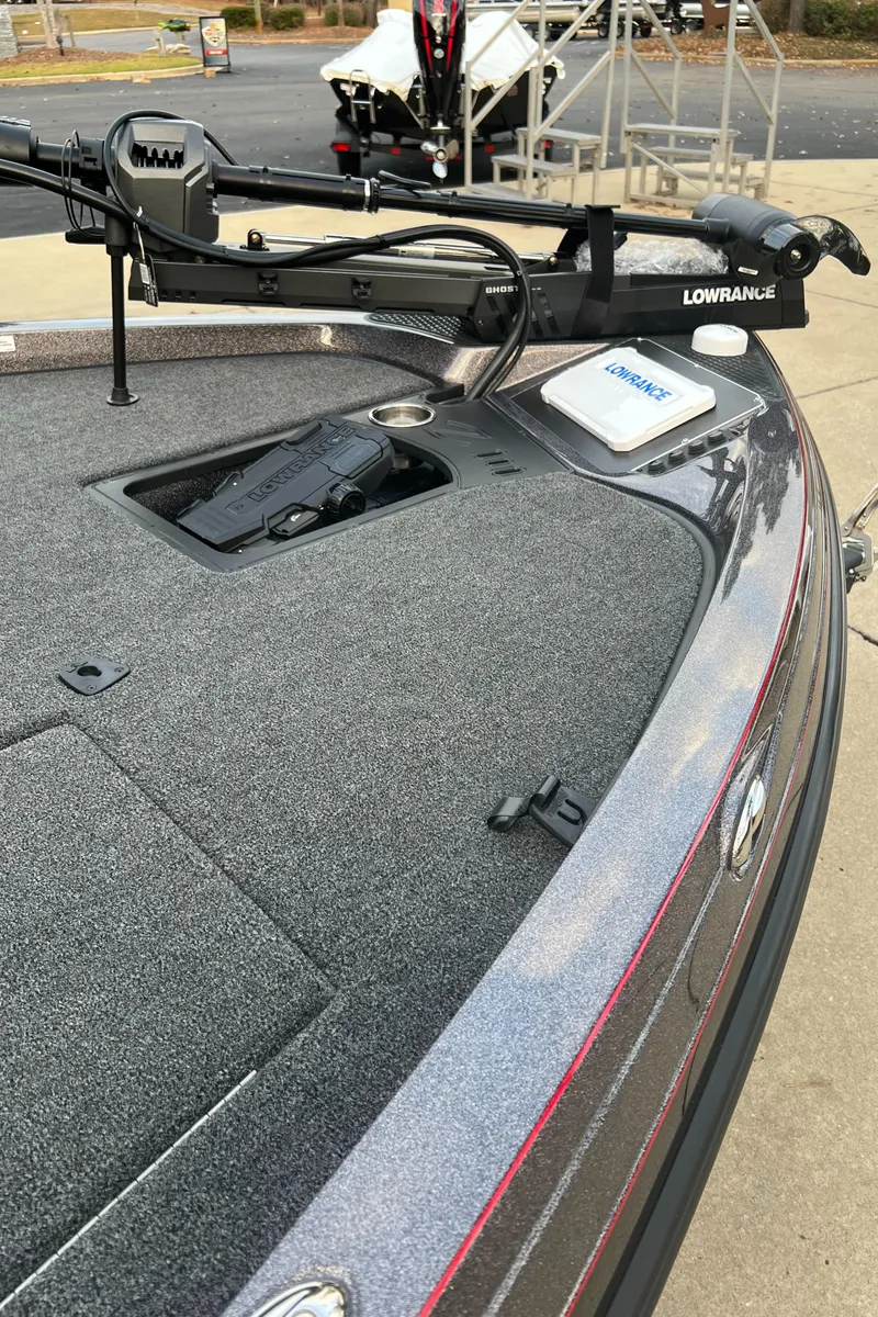 Slide: The Image of 2024 Ranger Z519 Ranger Cup Equipped boat with Lowrance electronics. - 5