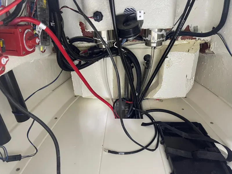 Slide: The Image of 2024 Mako Pro Skiff 19 CC boat wiring and electrical components. - 22
