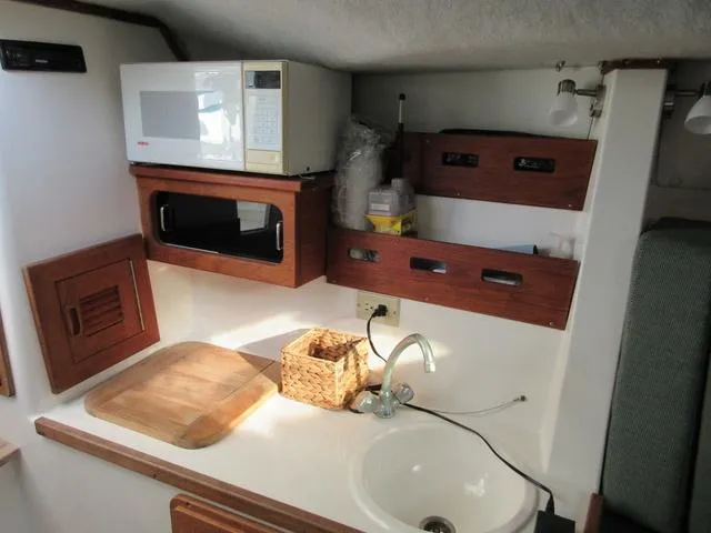 Slide: The Image of Contender 35 Side Console 2001 - 13