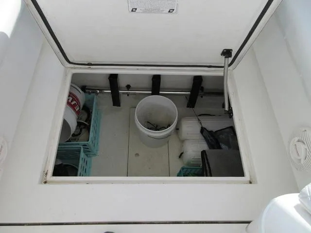 Slide: The Image of Contender 35 Side Console 2001 - 15