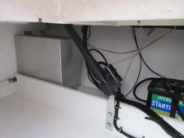 Slide: The Image of Contender 35 Side Console 2001 - 16