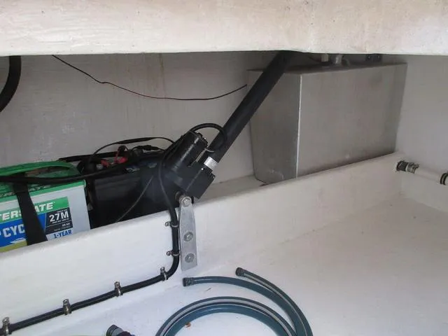 Slide: The Image of Contender 35 Side Console 2001 - 17