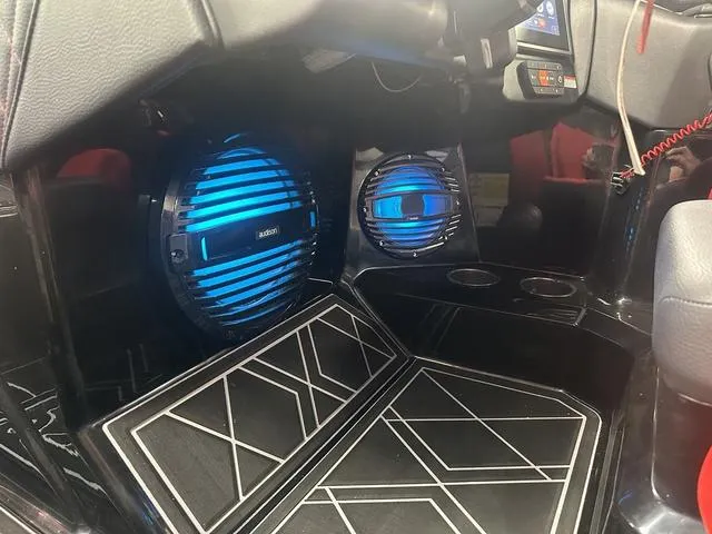 Slide: The Image of Tigé 22RZX 2023 - 16