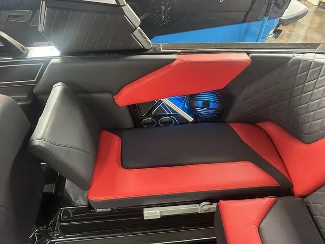 Slide: The Image of Tigé 22RZX 2023 - 17