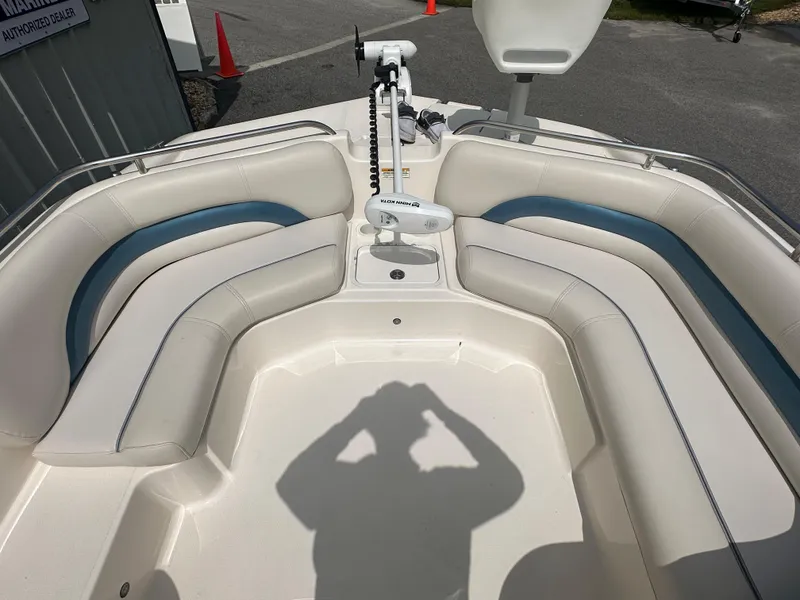 Slide: The Image of 2007 Hurricane 201 FUNDECK c boat with spacious seating and trolling motor. - 10