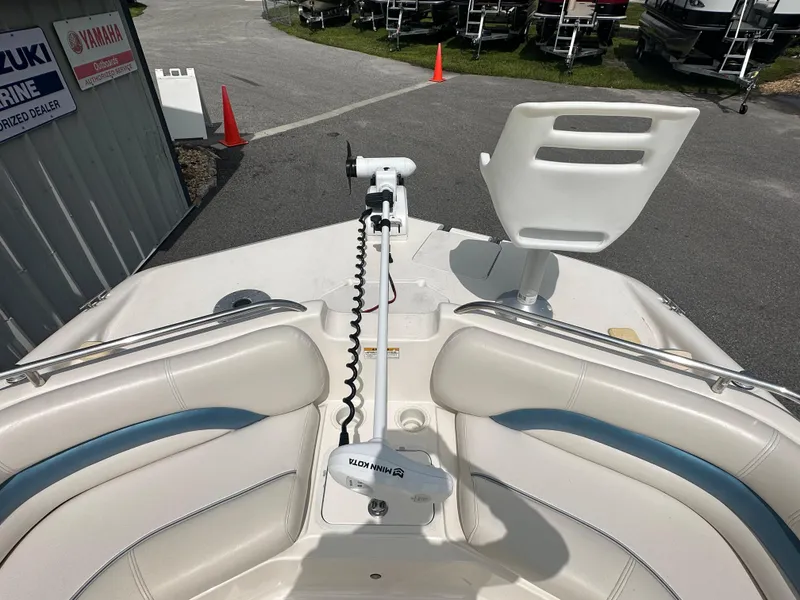 Slide: The Image of 2007 Hurricane 201 FUNDECK c boat with seating and trolling motor. - 11