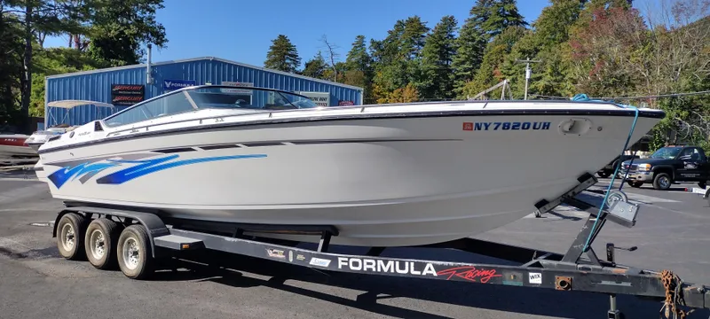 Slide: The Image of 1991 Formula 272 SR1 speedboat on a trailer, white with blue accents. - 2