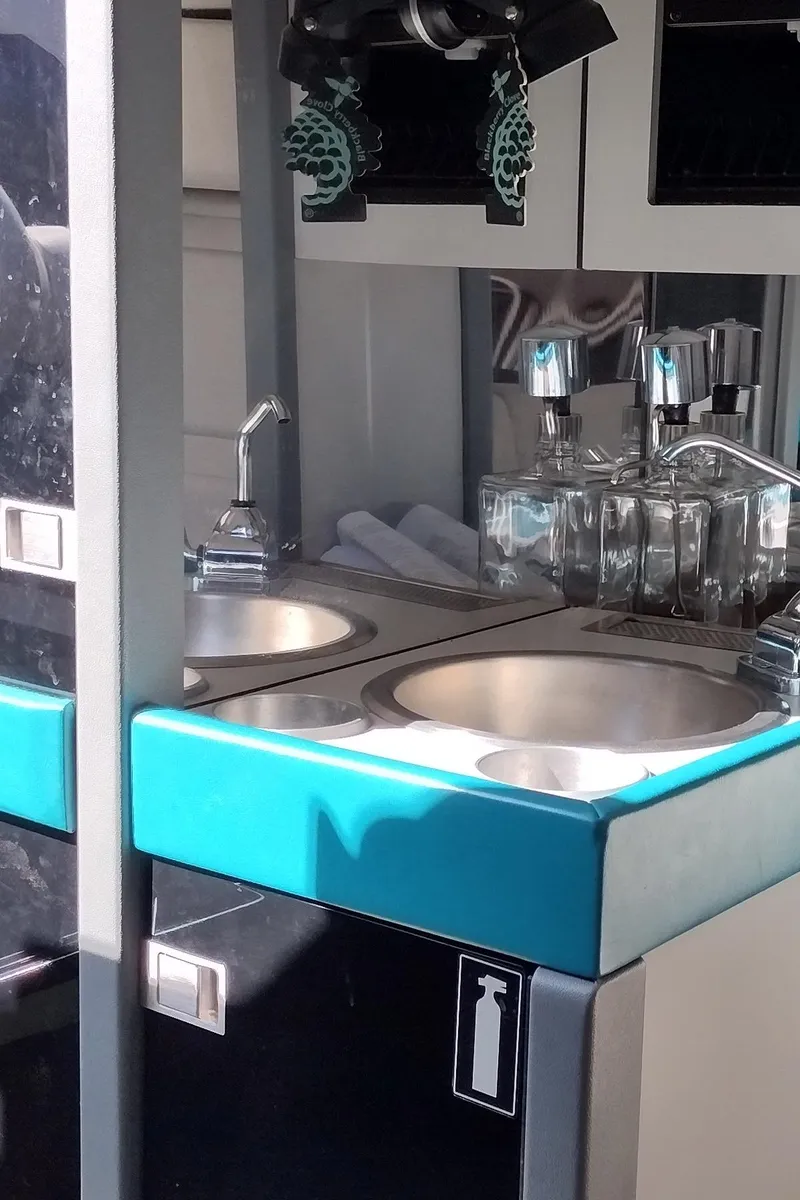 Slide: The Image of 1991 Formula 272 SR1 boat interior with dual sinks and modern fixtures. - 31