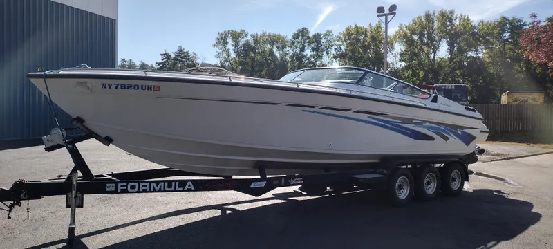 Slide: The Image of 1991 Formula 272 SR1 speedboat on a trailer in a parking lot. - 4