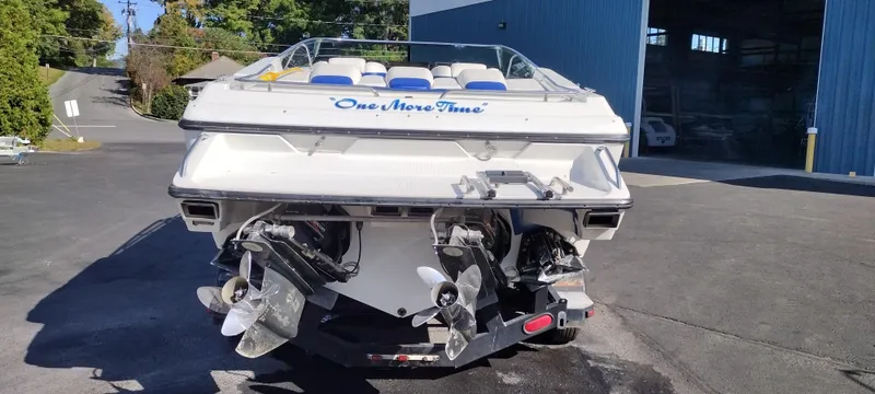 Slide: The Image of 1991 Formula 272 SR1 boat, rear view, docked outside a blue building. - 6