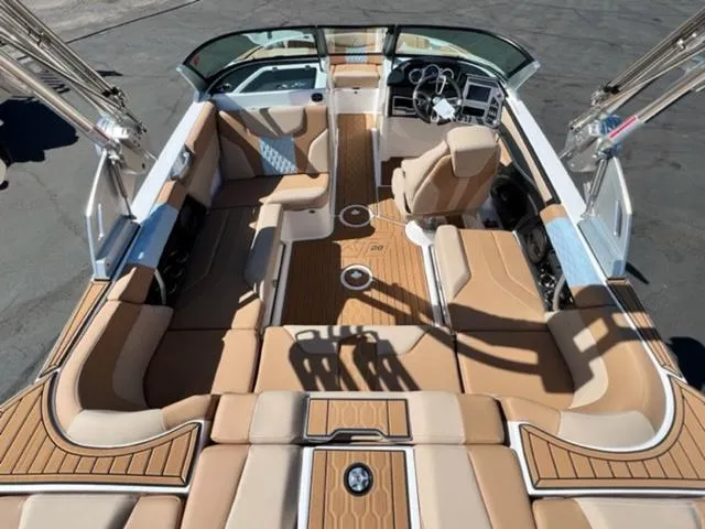 Slide: The Image of MasterCraft XT20 2024 - 11