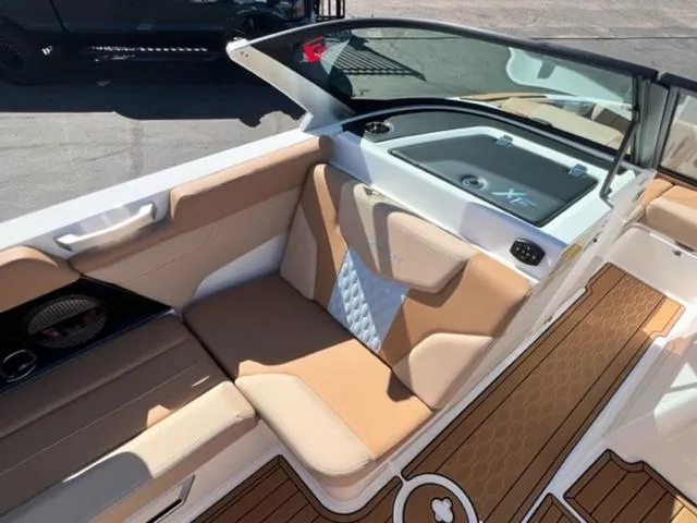 Slide: The Image of MasterCraft XT20 2024 - 13